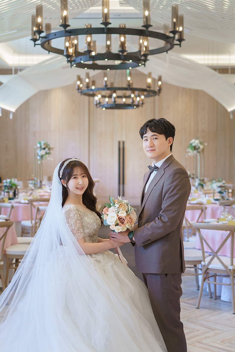 SJwedding鯊魚婚紗婚攝團隊鄭勳在台中蘭克斯特拍攝的婚禮紀錄” border=