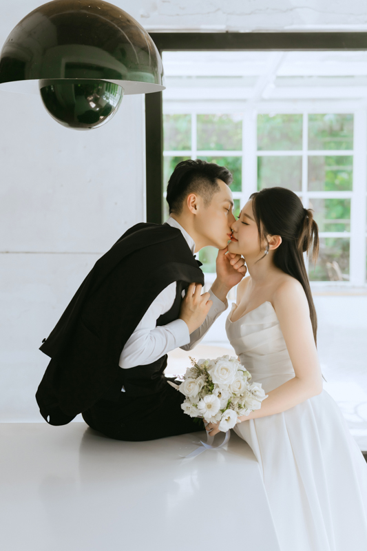 SJwedding鯊魚婚紗婚攝團隊雨翰在台北mainspaceAttic80大同大學拍攝的自助婚紗” border=