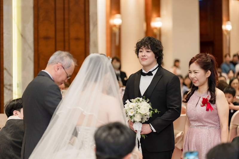 SJwedding鯊魚婚紗婚攝團隊水牛在大倉久和拍攝的婚禮紀錄” border=